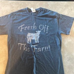 Small Gildan farm shirt